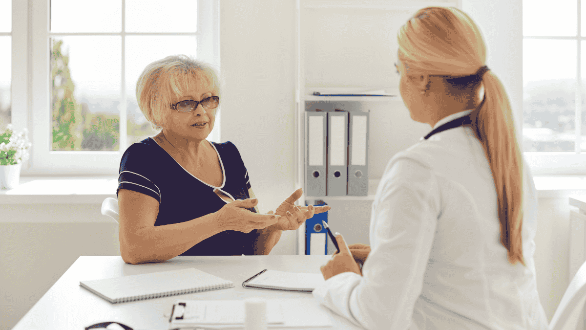 Doctor explaining the traditional medicare vs. medicare advantage