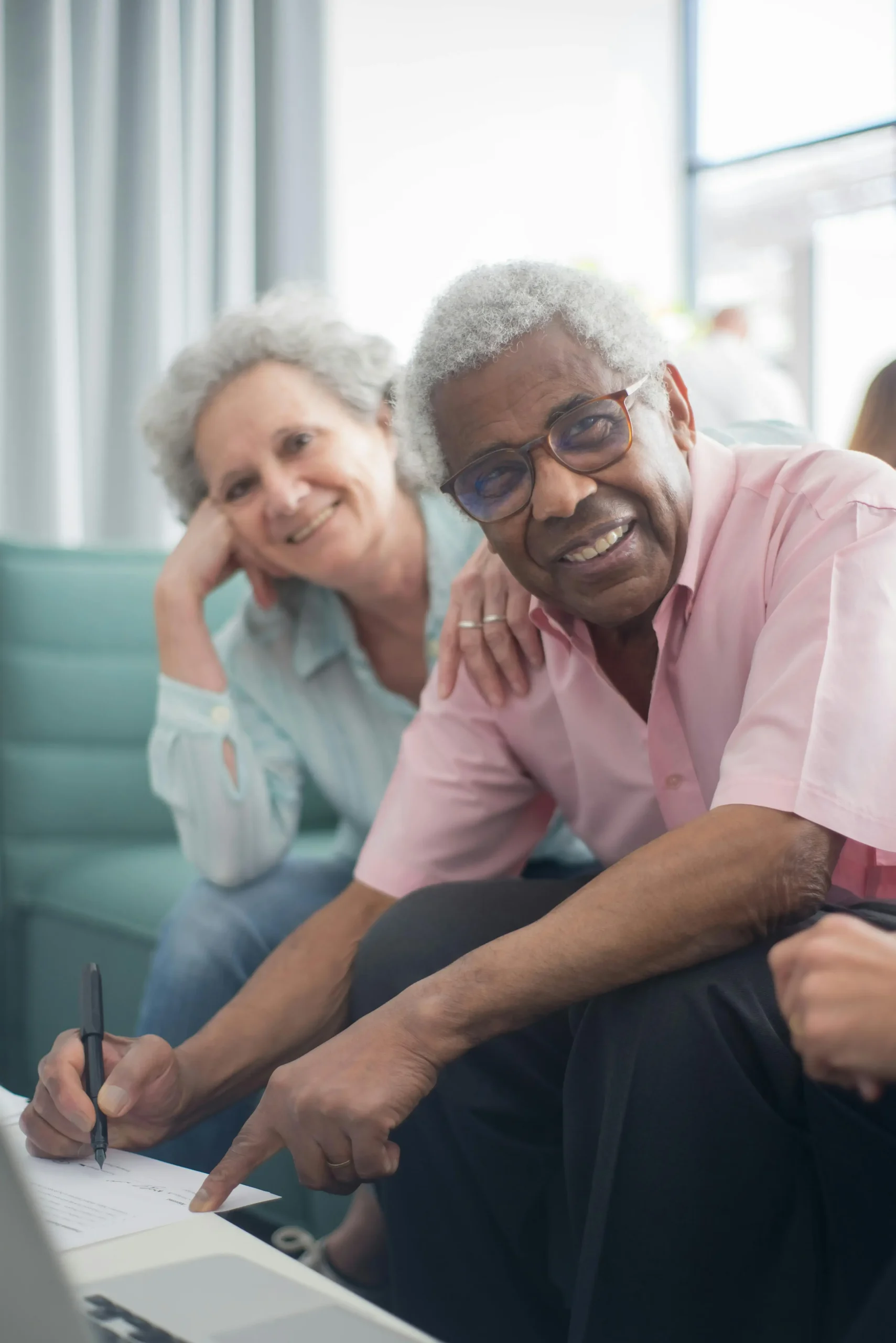 A couple discussing Blue Cross Blue Shield Medicare Advantage plans with an agent