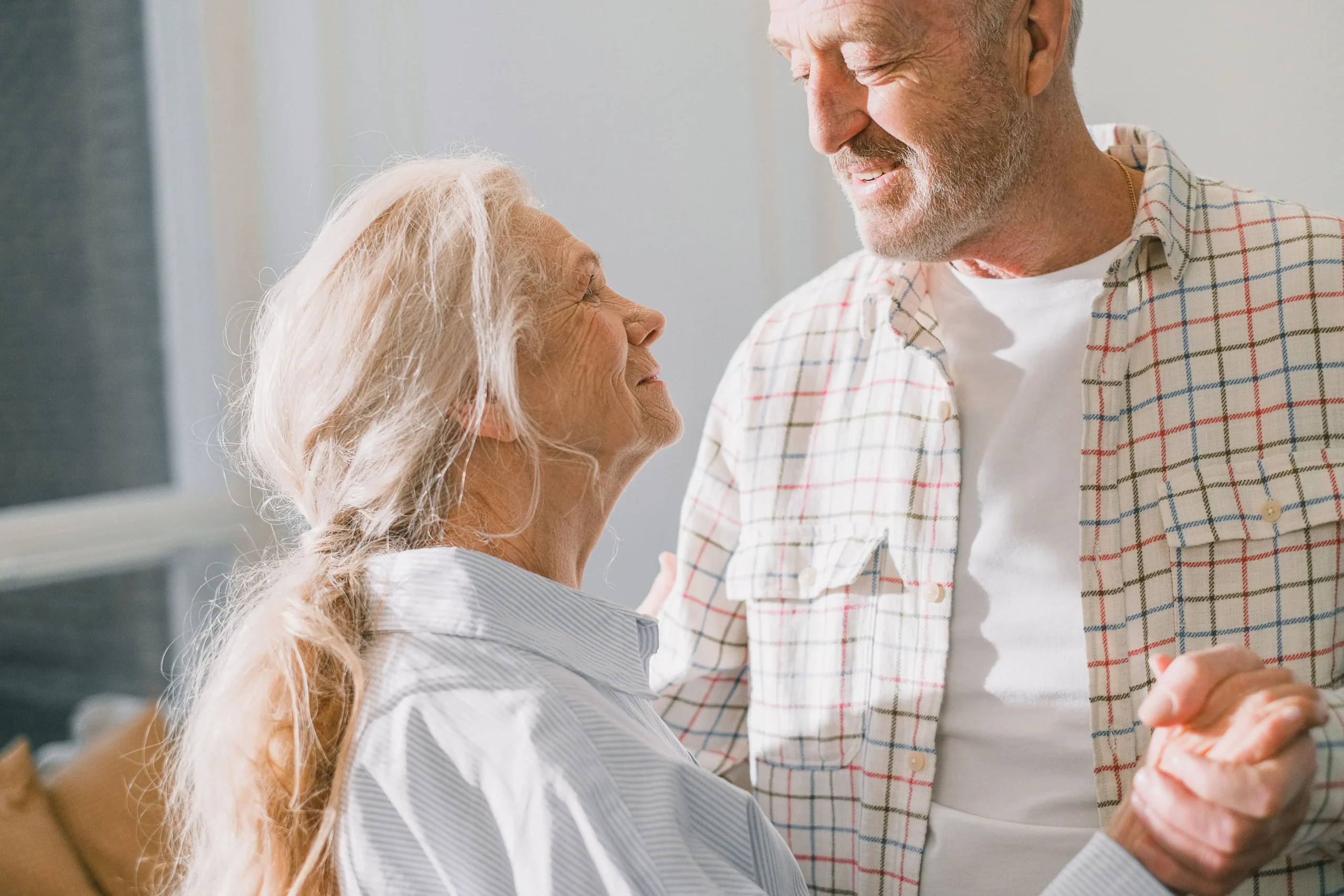 senior-couple-dancing